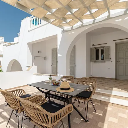 Lägenhet Birikos & *